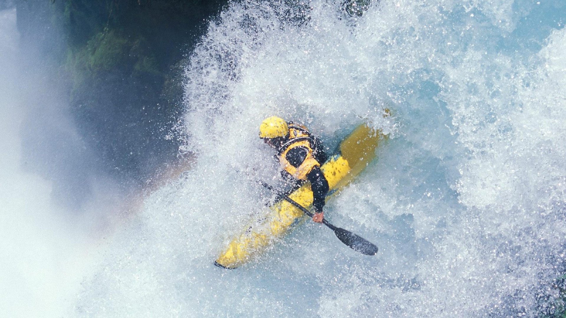瑞士后卫雪地鱼跃救球，GIF疯传全网